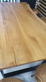 Masivní jidelni dubovy stůl na zakázku