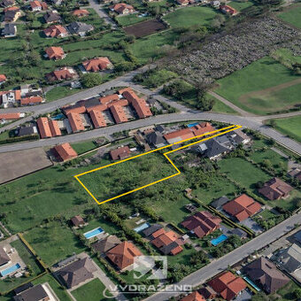 Pozemek s možností výstavby (1.068 m2) - Jirny, Praha-východ