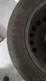 4 plechové disky s letními pneu 205/55 R16 H z auta Opel Ast