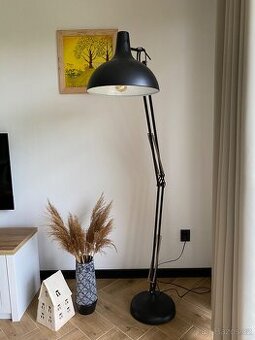 Stojací lampa Lindby