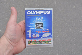 OLYMPUS XD KARTA M+ 1GB + OBAL / 100% FUNKČNÍ. - 1