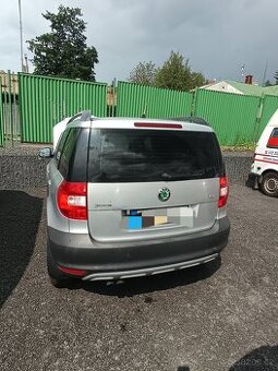 Škoda Yeti 2.0 TDI 2011 – havarovaná, pojízdná