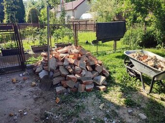 Cihly rozbite na zasyp