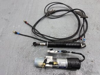 VW Touareg hydraulický kufr
