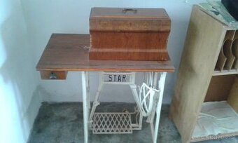 Šicí stroj star.