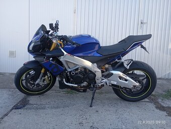Aprilia tuono v4r 1100