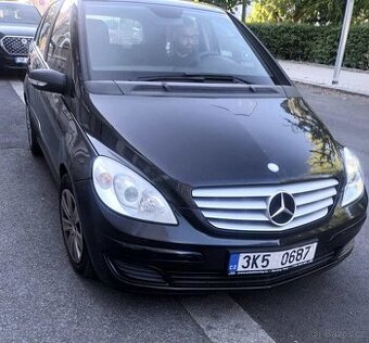 Mercedes-Benz B180CDI MANUÁL , slušný stav