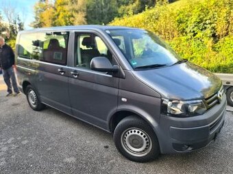 VW CARAVELLE T5 2.0 TDi 103-KW KLIMA 8-MÍST SERVISK 243TKM