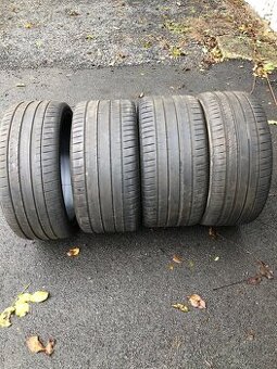 Prodám dvourozmer pneu 315/30/22 a 285/35/22
