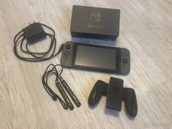Nintendo Switch v super stavu + 9 her REZERVACE