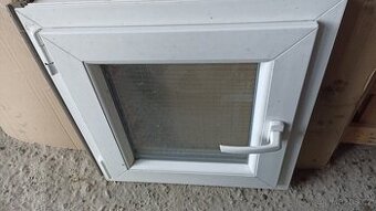 Plastové bílé okno