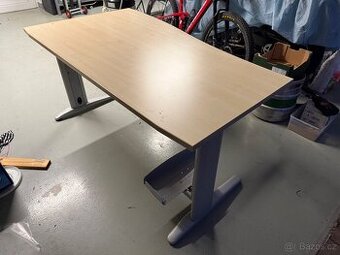 Kancelářský stůl