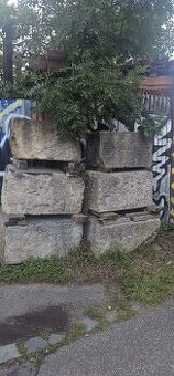 Kameny piskovec a zula