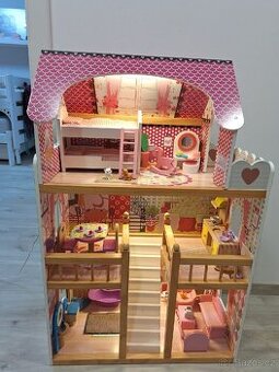 Dřevěný domeček pro panenky