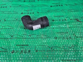 hadice tlaková k turbodmychadlu Škoda Octavia 06A145832M