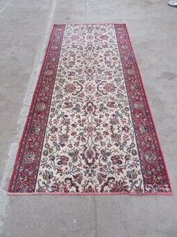 Nabízím starožitný perský koberec.  Přírodní vlna. Poškozený