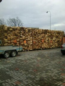 Palivové dřevo tvrdé, sypané, sušené 2roky nebo čerstvé.