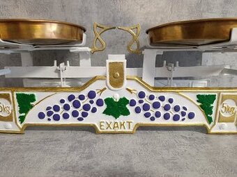 Historické dvoumiskové váhy značky EXAKT vinna reva