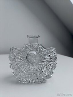 Broušený flakon na parfém Bohemia