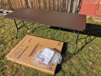 Rozkladací ratanový stôl