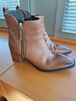 Kožené dámské kotníkove boty vel.38