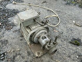 Motor s čerpadlem (pumpou) - 1