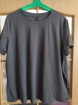 3 x NOVÉ PRUŽNÉ TRIČKO SHEIN VEL.XXL/XXXL