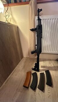 Ak s plastovým tělem