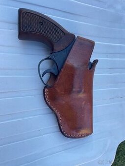 Plynová pistole colt Kora Brno 9 mm