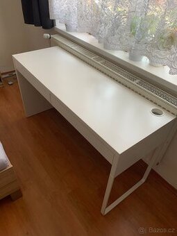 Ikea stůl MICKE 142x50 cm