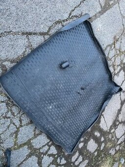 Gumová vana do kufru VW Caddy 2004-2020 (5 míst)