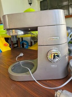Kuchyňský robot KENWOOD Chef XL TITANIUM, KLV80