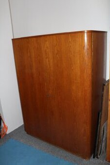 Skříň šatní retro, skleník, knihovna, peřiňák, postel - 1