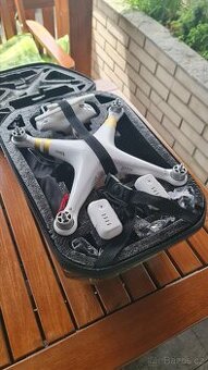 Dron DJI Phantom 3 Professional s prislusenstvim