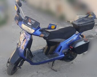 Skútr 80 ccm