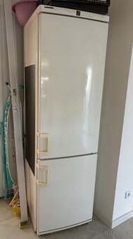 Lednice s mrazákem liebherr