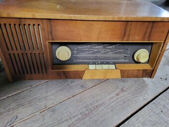 Radio TESLA 323A