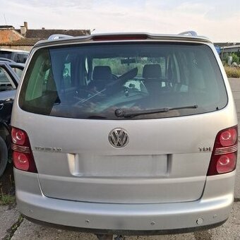 Páté dveře  metalíza  VW Touran  r.v. 2005