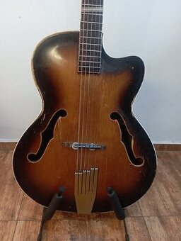Kytara,, Gibson" s výřezem