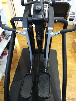 Cardiostrong crossový trenažér EX 90 Plus v špičkovém stavu,