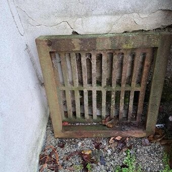 Litinová mříž kanalizační