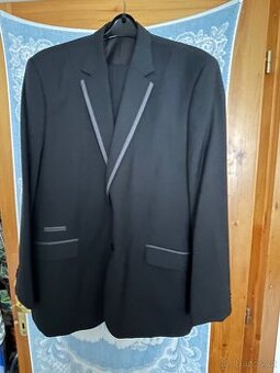 Dobry den prodam společensky oblek
