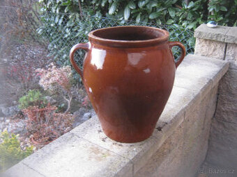 Prodám starý větší kameninový hrnec na sádlo-sádlák.