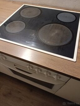 Vestavná trouba AEG a sklokeramická varná deska Bosch