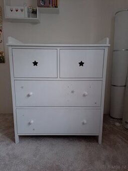 Komoda s prebalovacim pultem