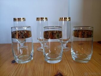 Sklenice se zlaceným hrdlem - 1