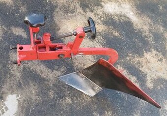 Levý pluh s nastavovacím tělesem Vari, Terra