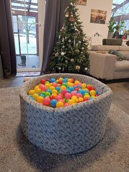 Prodám molitanový bazének s kuličkami pro děti