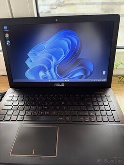 Prodám starší herní notebook Asus F550V
