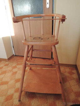 Stará dětská dřevěná židle